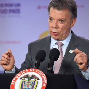 Colombia ordena terminar contratos con Odebrecht; investigan al presidente Santos América Latina